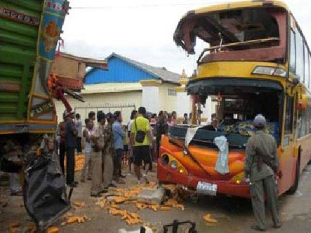 Eleven dead in Vietnam bus crash 