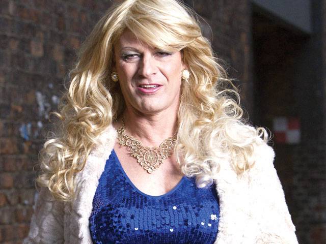 Sean Bean awarded for cross-dressing role