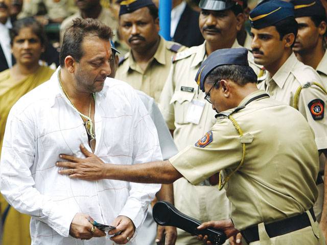 Sanjay Dutt back to jail for 1993 Mumbai blasts