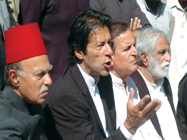Oath from ‘corrupt’ Zardari no way, says Imran