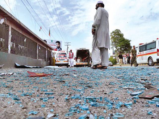 Suicide bomber kills 10 in Peshawar 
