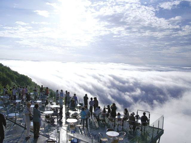Tourism above the clouds