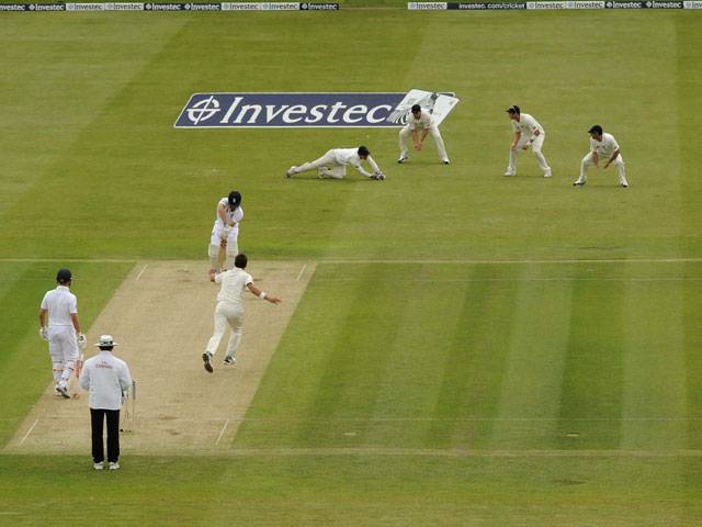Kiwis stifle England in first Test