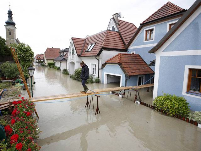 Merkel pledges aid as flood surge heads to Germany
