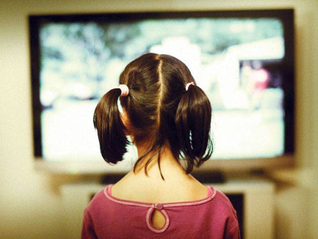 Letting children watch hours of TV improves academic ability