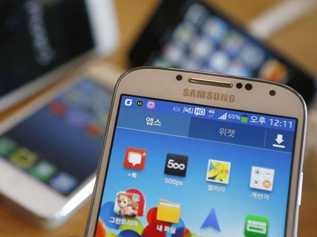 China Mobile, Etisalat weighing bids for Warid 