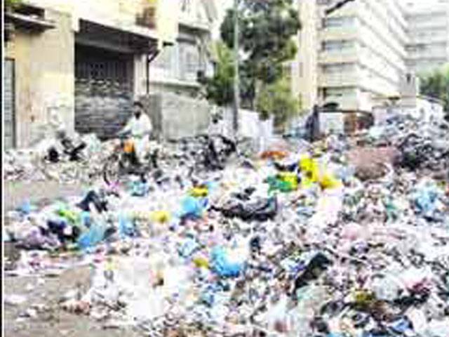 Debris, garbage behind Sindh Secretariat yet to be lifted 