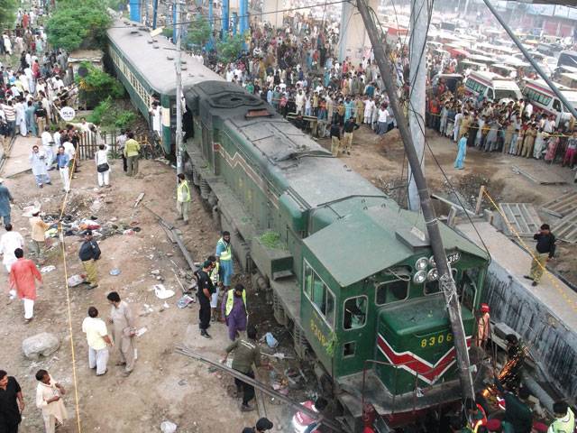 Train derails in Gujranwala, kills three 
