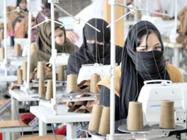 Weak rupee ups textile exports 