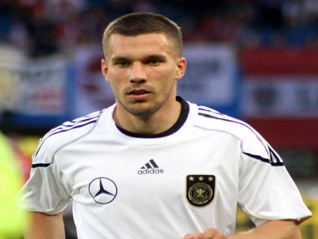 Arsenal's Podolski out for up to 10 weeks