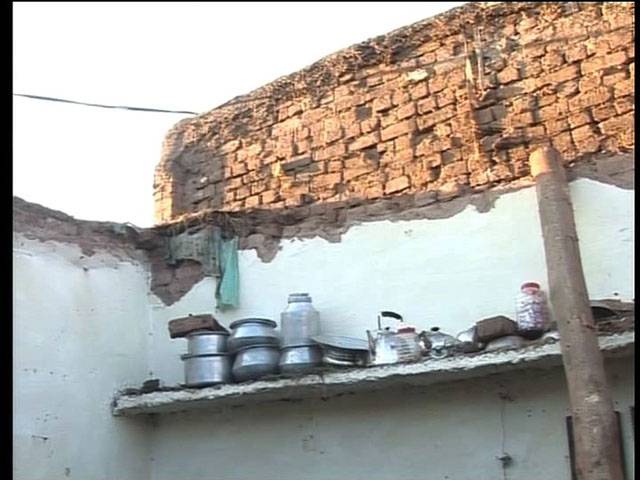 Five of a family die in roof collapse