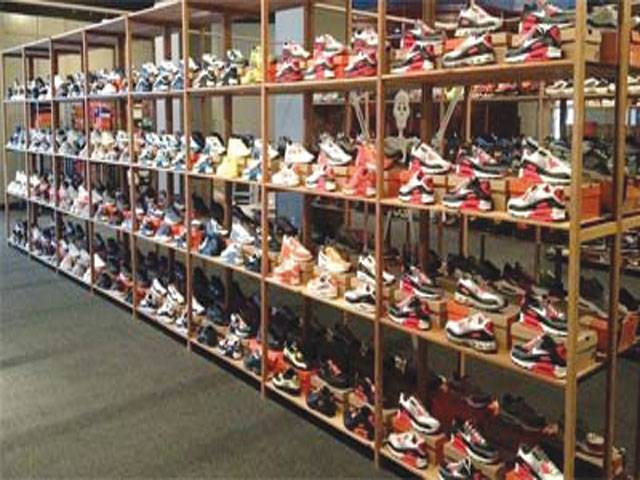 World’s largest trainer collection on eBay