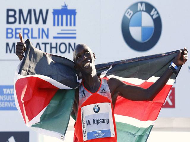 Kipsang breaks marathon world record in Berlin