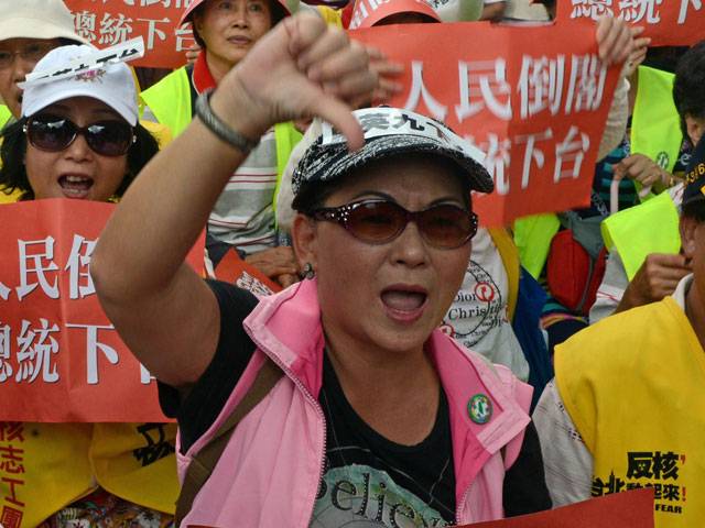 Taiwan’s premier survives no-confidence vote 