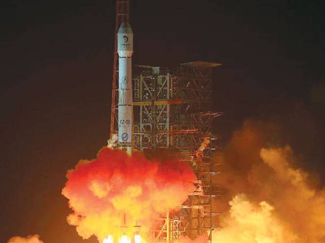China moon rover enters lunar orbit