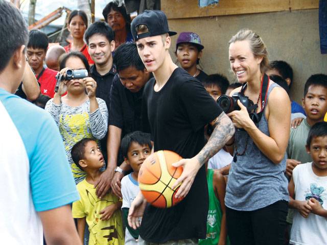 Bieber brings cheer in typhoon-hit Philippines