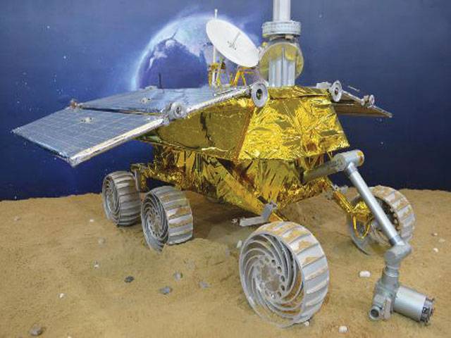 China’s lunar rover lands on moon 