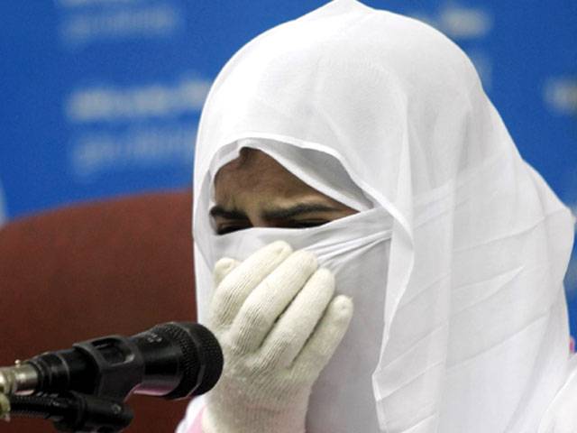 Student tells her tale of veil woes