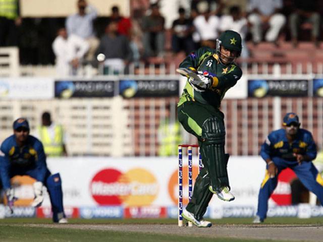 Hafeez stars in Pakistan's hard-fought win