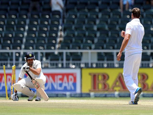 India snatch Test impetus after Smith run-out