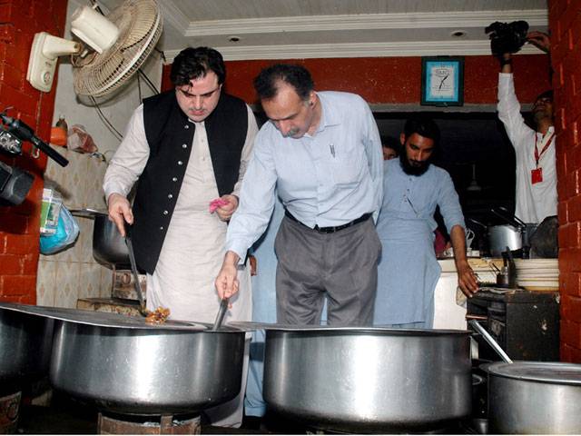 Minister seals two restaurants on substandard food