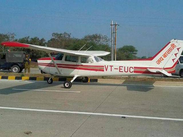 Pilot without licence lands plane on Indian highway