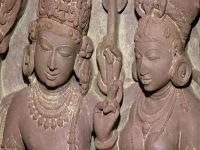 US returns missing sculptures to India 