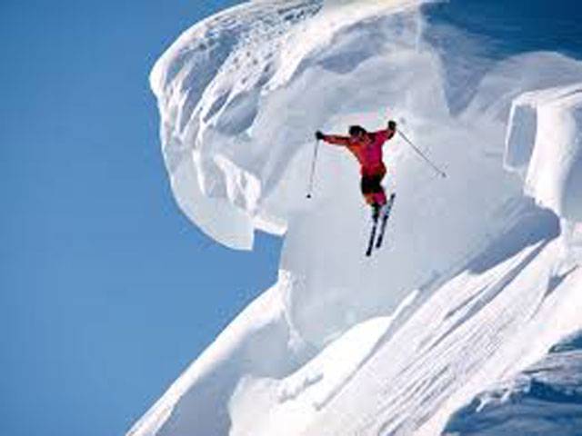 Avalanche kills British skier in IHK