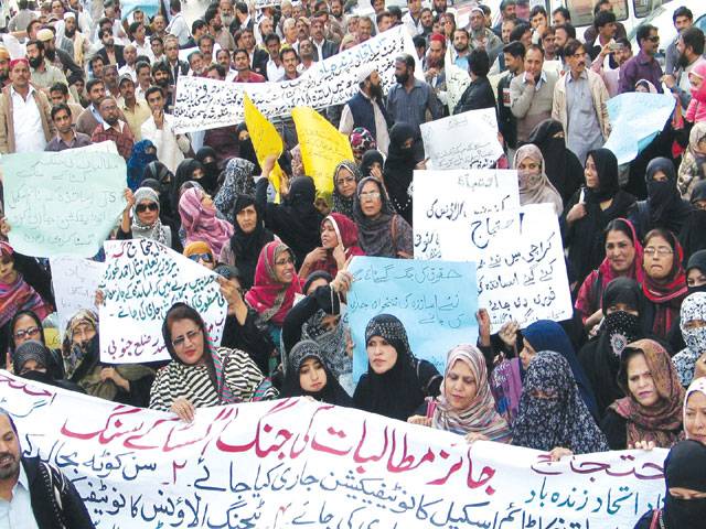 Karachi teachers out against troubles