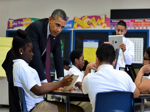  Obama visits classroom