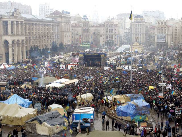 70,000 rally in Kiev in fresh show of force