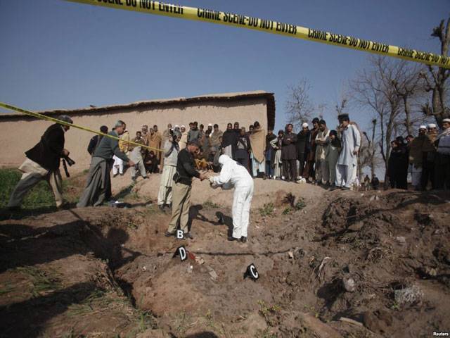 Gunmen kill 9 male relatives of slain cop