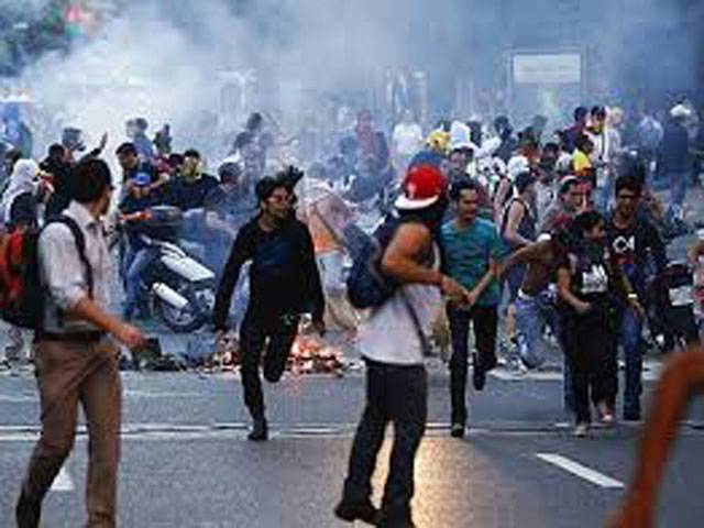 Three die in growing Venezuela protests