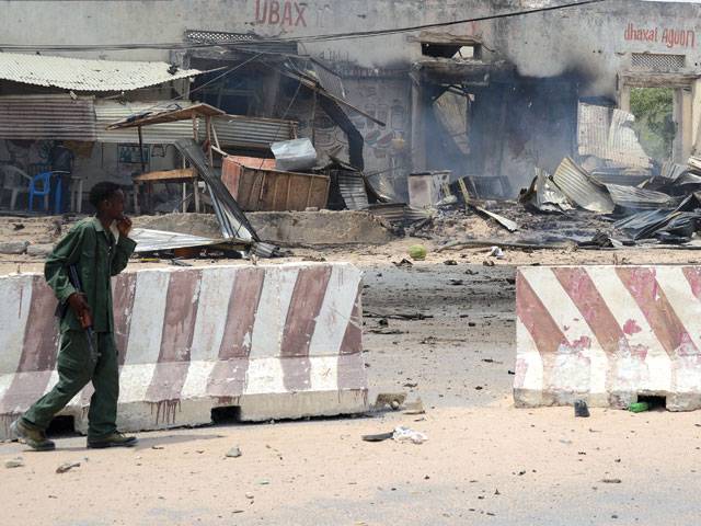 Bomb kills six near airports in Somali capital 
