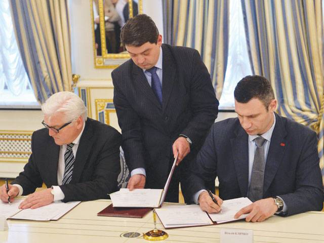 Ukraine rivals sign deal to end crisis 