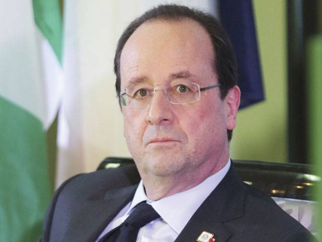 Hollande in C Africa as France digs in