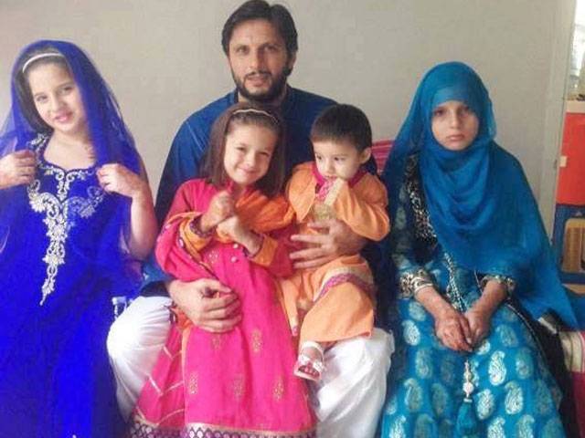 Fans pray for a son for Afridi