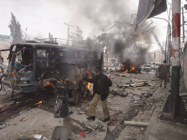 Bombs targeting securitymen kill 21 in Peshawar, Quetta