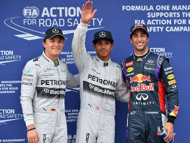 Hamilton snatches Aussie pole as Vettel flops