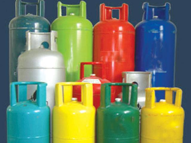 Marketing cos hike LPG price by Rs5/kg