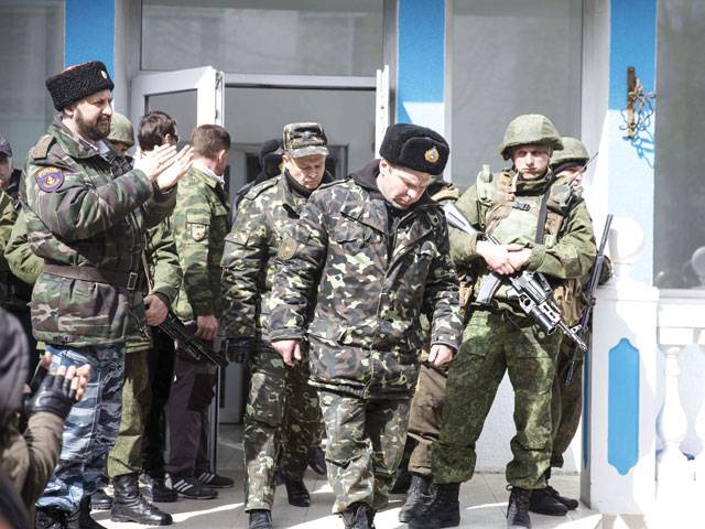 Pro-Russian forces storm Crimean bases, arrest navy chief 