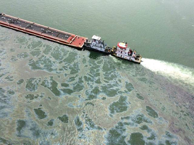 Busy US Gulf ship lane closed due to oil spill