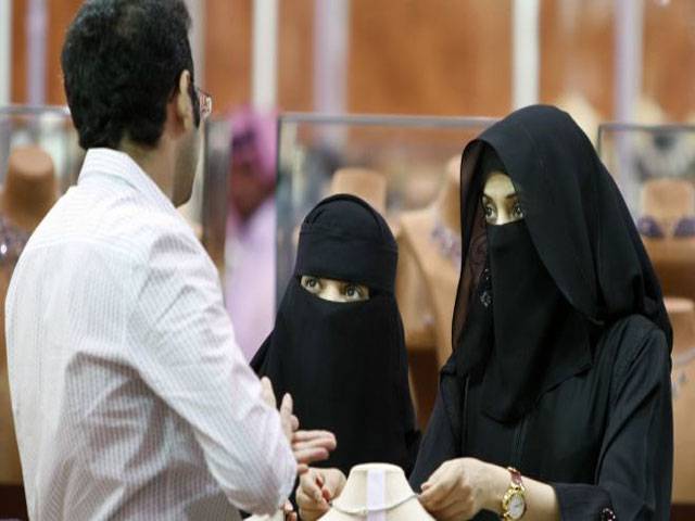 Saudi Arabia bans men from selling women accessories