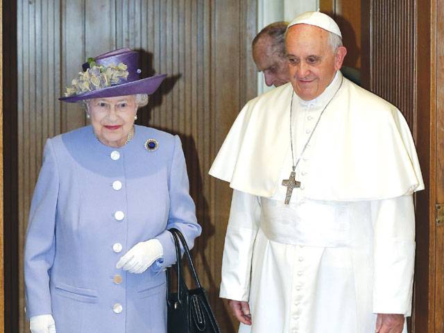 Queen meets Pope Francis for first time