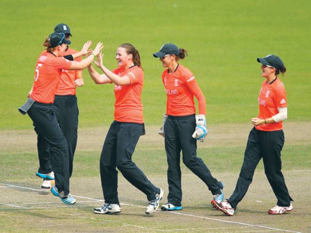 England women crush South Africa to enter final