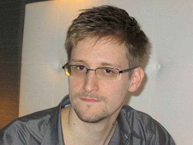 Snowden asks Putin question on surveillance