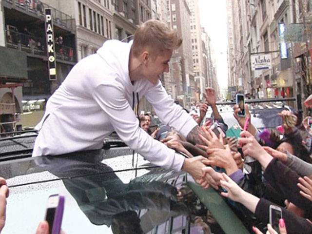 Justin Bieber parts a sea of screaming fans