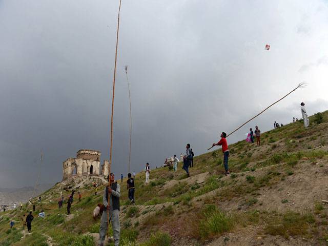 Afghan youths gather to fly kites