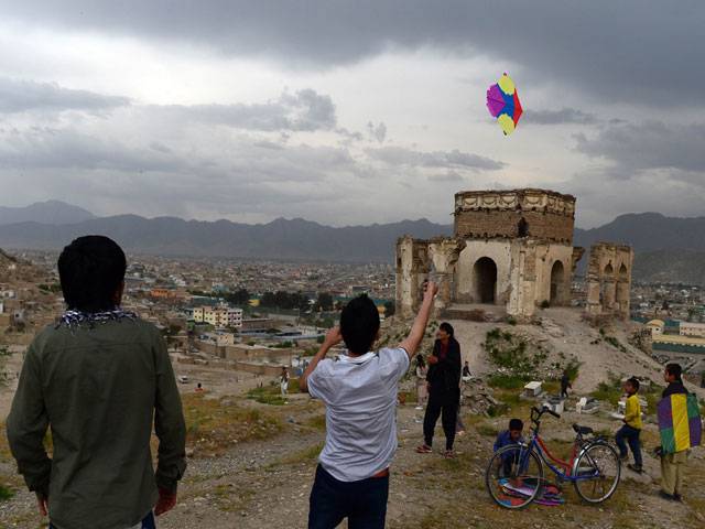Afghan youths gather to fly kites