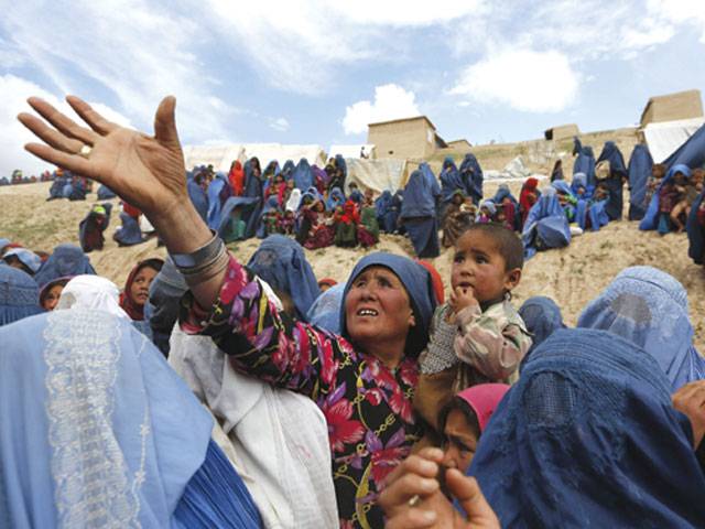 Chaotic scenes as Afghan landslide victims seek aid